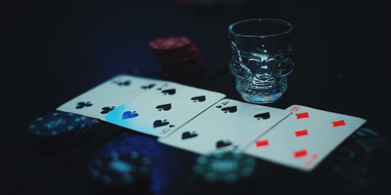 Kinh nghiệm cá cược các loại bài trong Poker thắng lớn