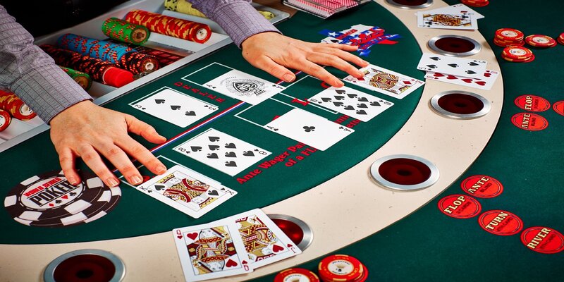 Cách chơi của trò chơi bài Poker trực tuyến