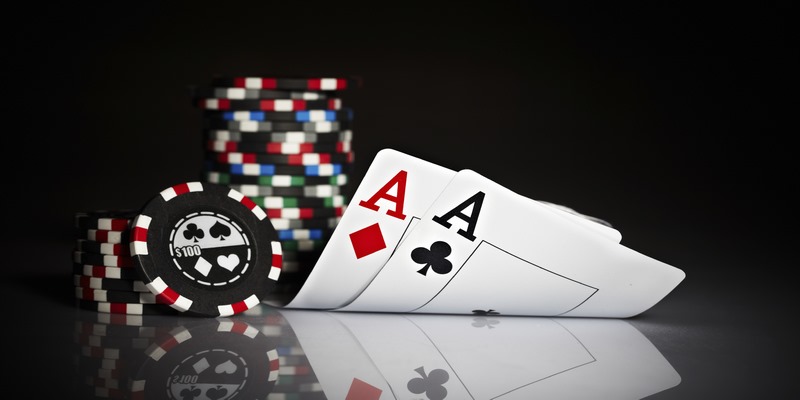 Tại sao tân thủ cần biết cách chơi bài Poker trực tuyến? 