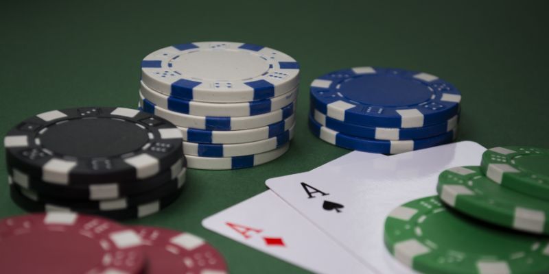 Luật đánh bài Poker trực tuyến