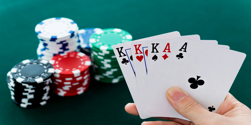 Sảnh là hand bài mạnh trong Poker mà nhiều người mong muốn có được