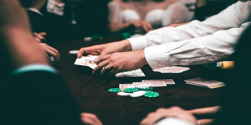 Thứ tự hand bài mạnh trong Poker ai cũng cần nắm rõ