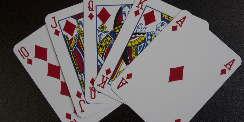 Tìm hiểu cách đọc bài Poker là gì?